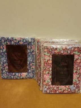 NWT: 5 Floral Photo Frames